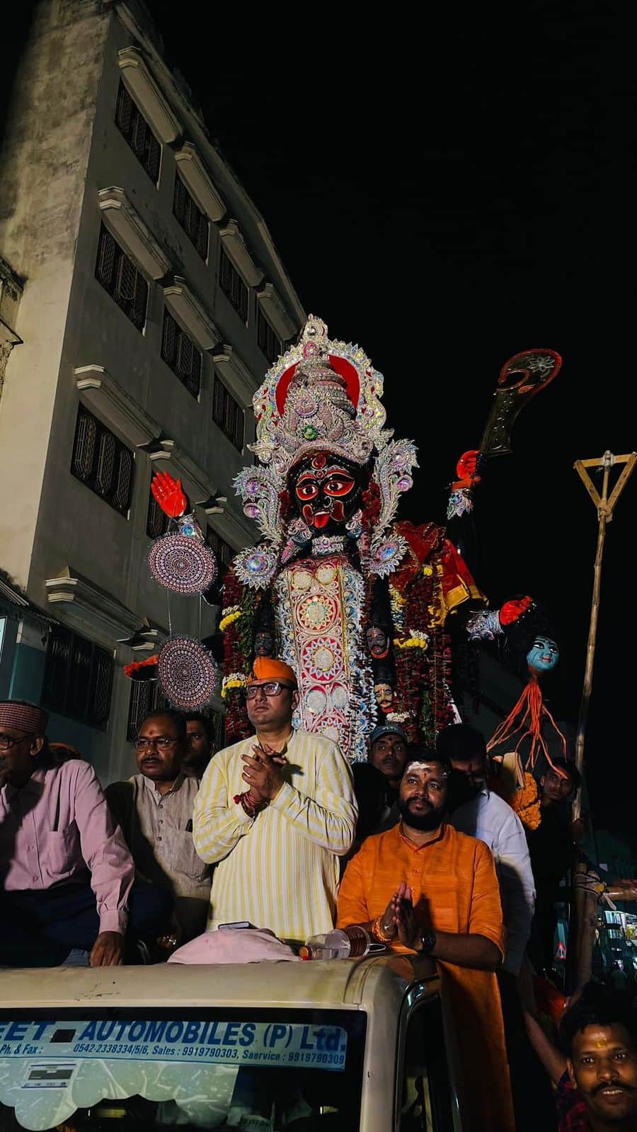 Devotees gathered in procession for the procession of Maa Kali's idol; Four COs, forces from 10 police station