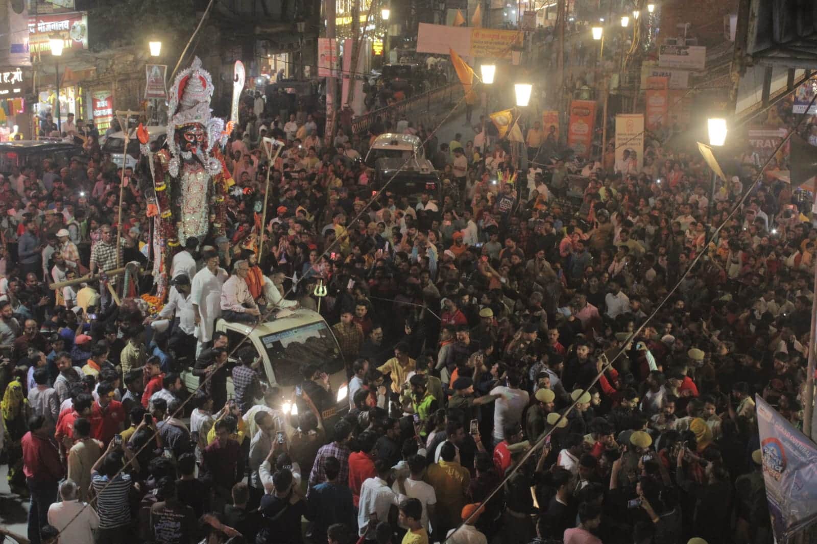 Devotees gathered in procession for the procession of Maa Kali's idol; Four COs, forces from 10 police station