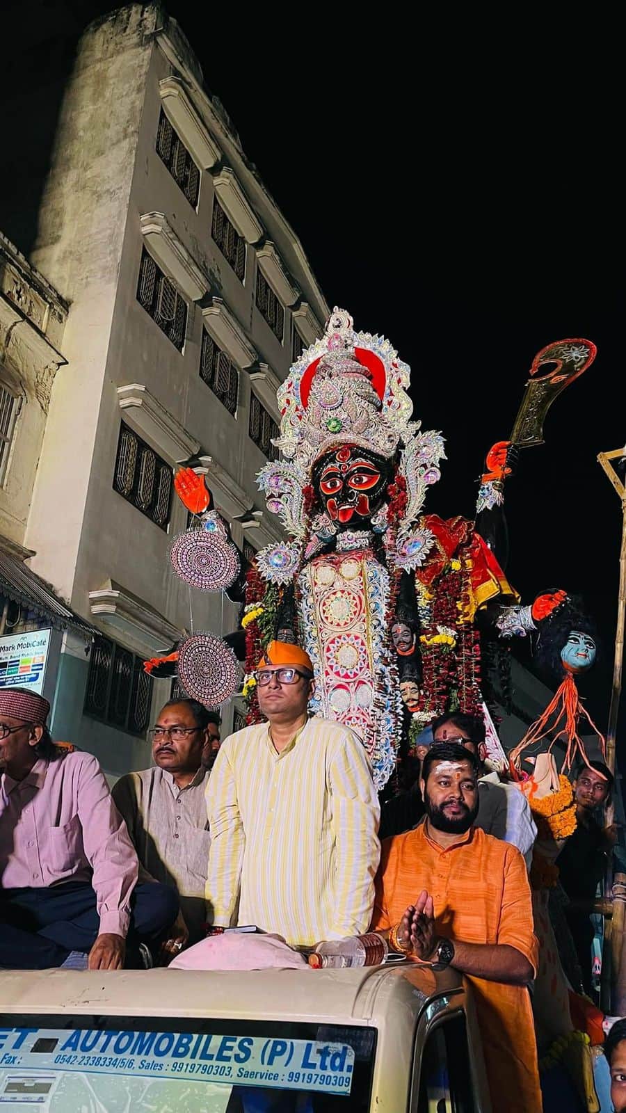 Devotees gathered in procession for the procession of Maa Kali's idol; Four COs, forces from 10 police station