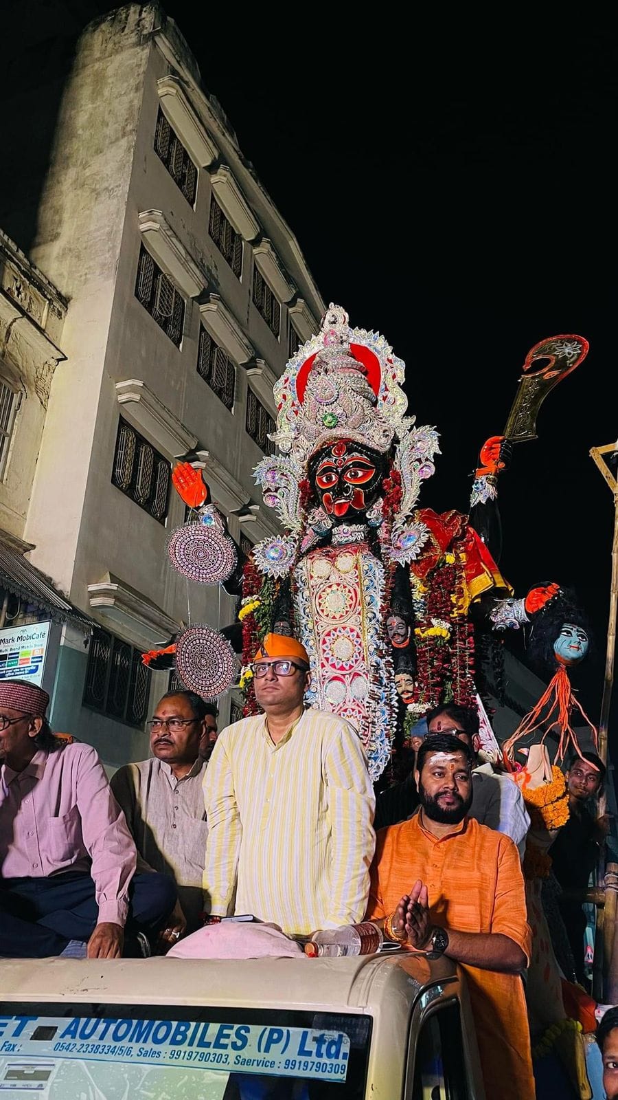 Devotees gathered in procession for the procession of Maa Kali's idol; Four COs, forces from 10 police station