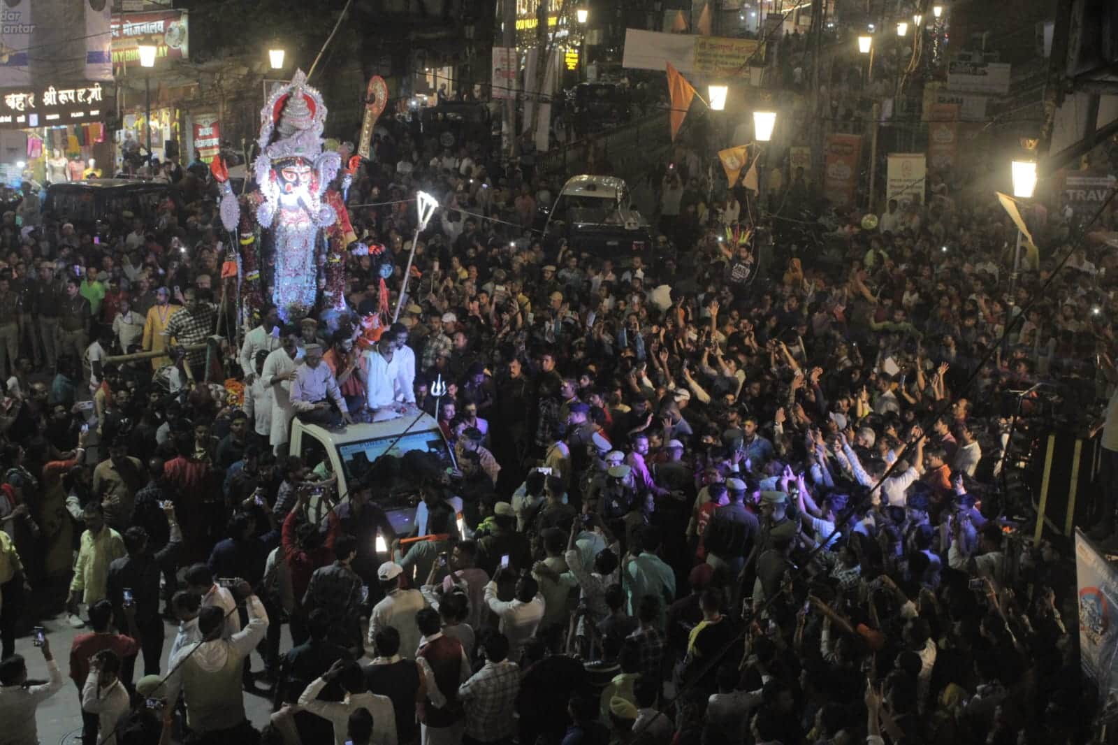 Devotees gathered in procession for the procession of Maa Kali's idol; Four COs, forces from 10 police station