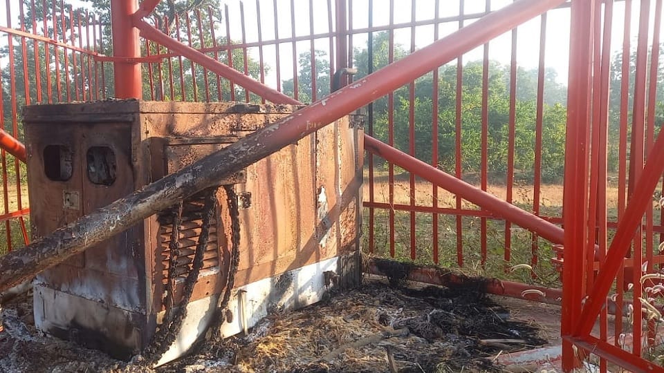 Naxals Set Fire to Mobile Tower in Kanker, Generator Ignites Investigation by Police