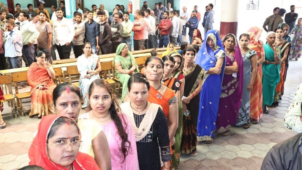 Viral Photo indore election voting best public pics
