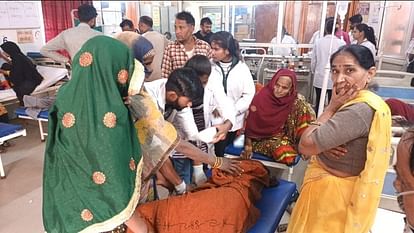 Hathras: खेत में गोबर डालने को लेकर भिड़े दो पक्ष, जमकर चले लाठी-डंडे, छह महिलाओं सहित 14 लोग घायल fierce fighting between the two sides regarding dumping of cow dung in the field