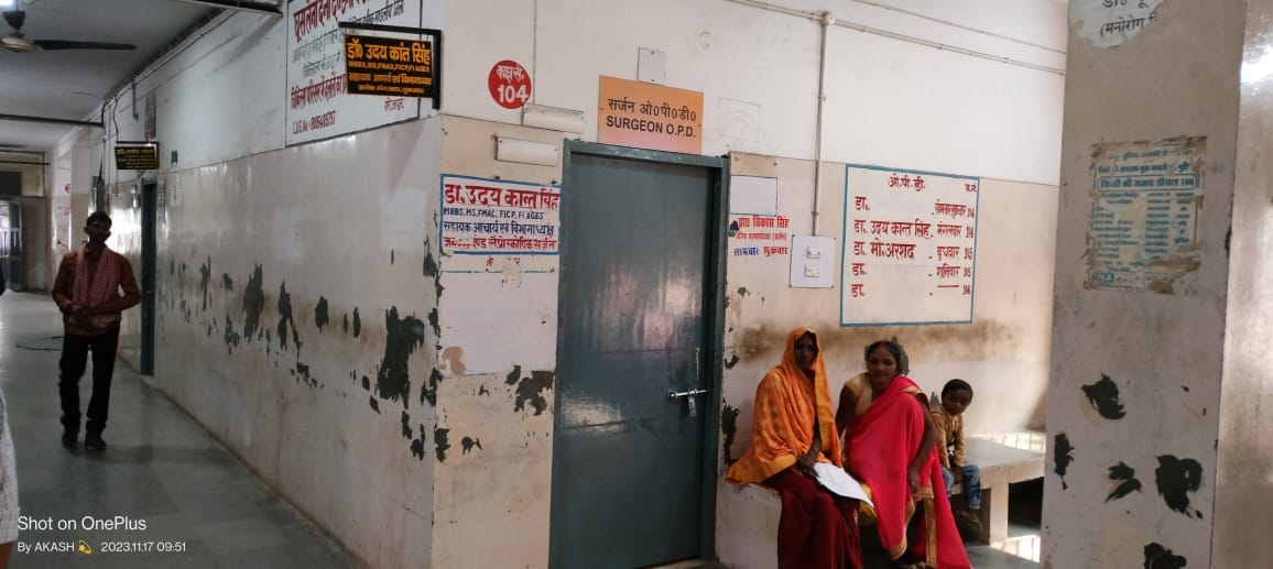 Mirzapur: Doctor assaulted in emergency of Divisional Hospital, read- what is the whole matter