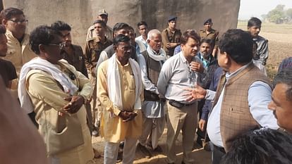 MP Election 2023: मुरैना में पूरे गांव ने मतदान का किया बहिष्कार; कहा- स्कूल नहीं तो वोट नहीं MP Election 2023: Entire village boycotted voting in Morena; Villagers says no school, no vote