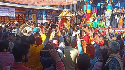 Kedarnath: ओंकारेश्वर मंदिर में विराजमान हुए भगवान केदारनाथ, अगले छह महीने यहीं कर सकेंगे पूजा और दर्शन Uttarakhand News Lord Kedarnath Doli Sites in Omkareshwar temple For Winters Worship