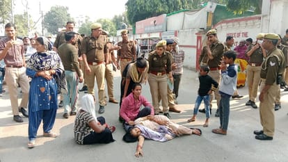 Women protested by lying on the road outside SSP office in Bareilly