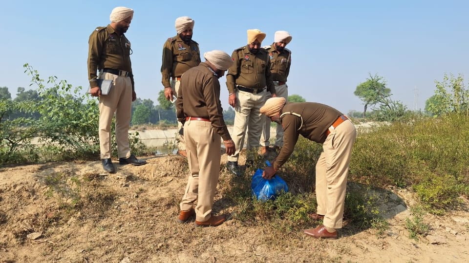Man Jump in Canal with three kids in Muktsar