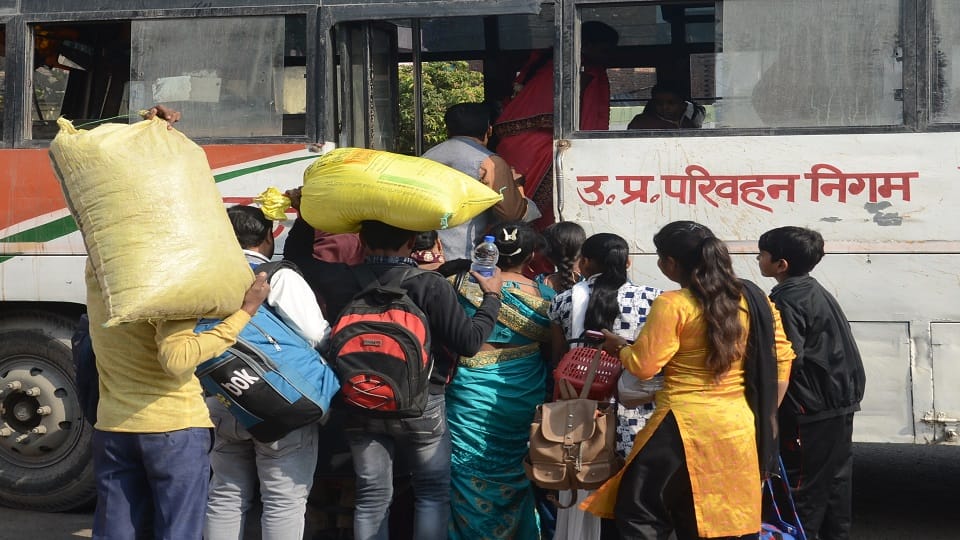 heavy rush in trains and buses after the diwali festival