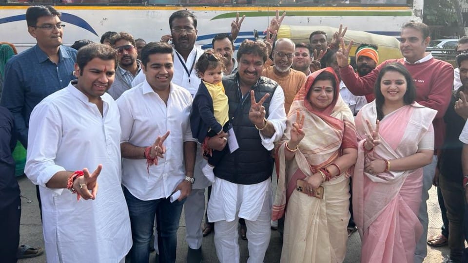 indore election voting kailash vijayvargiya sanjay shukla jitu patwari ramesh mendola