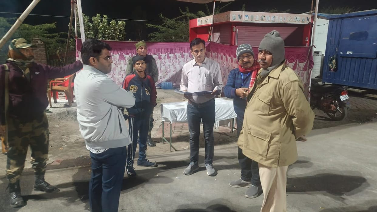 Sirohi District Election Officer inspected FST-SST teams at night