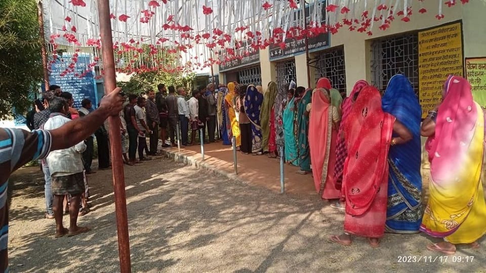 Chhattisgarh Election 2023 Honor to first time voters long queues at booths since morning