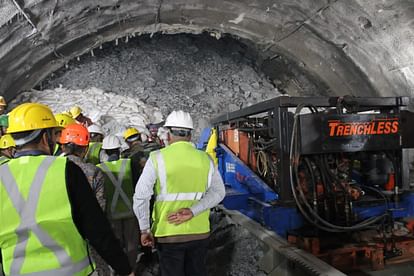 Tunnel Collapse: राहत बचाव अभियान जारी, सुरंग में भूस्खलन के खतरे के बीच तीसरे दिन शुरू हुई ड्रिलिंग Uttarkashi Tunnel Collapse Rescue Danger of landslide again in Silkyara drilling could not be done even on thi