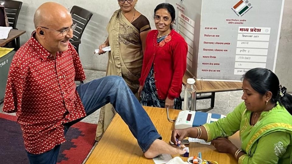 Viral Photo indore election voting best public pics