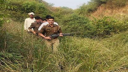 Police combed ravines of Chambal in search of a gang of dacoits consisting of four dacoit beauties