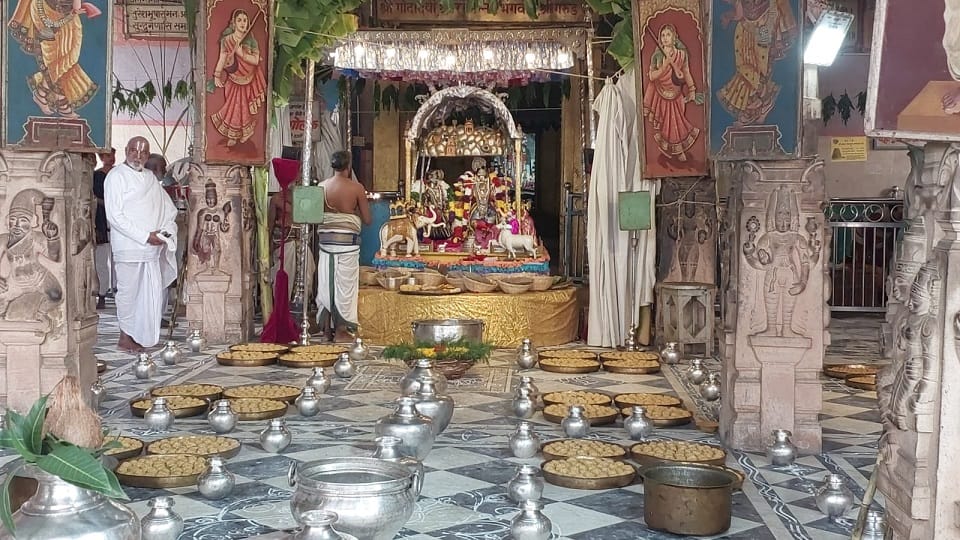 Annakoot festival in Mathura celebrated in Ranganath temple crowd of devotees gathered