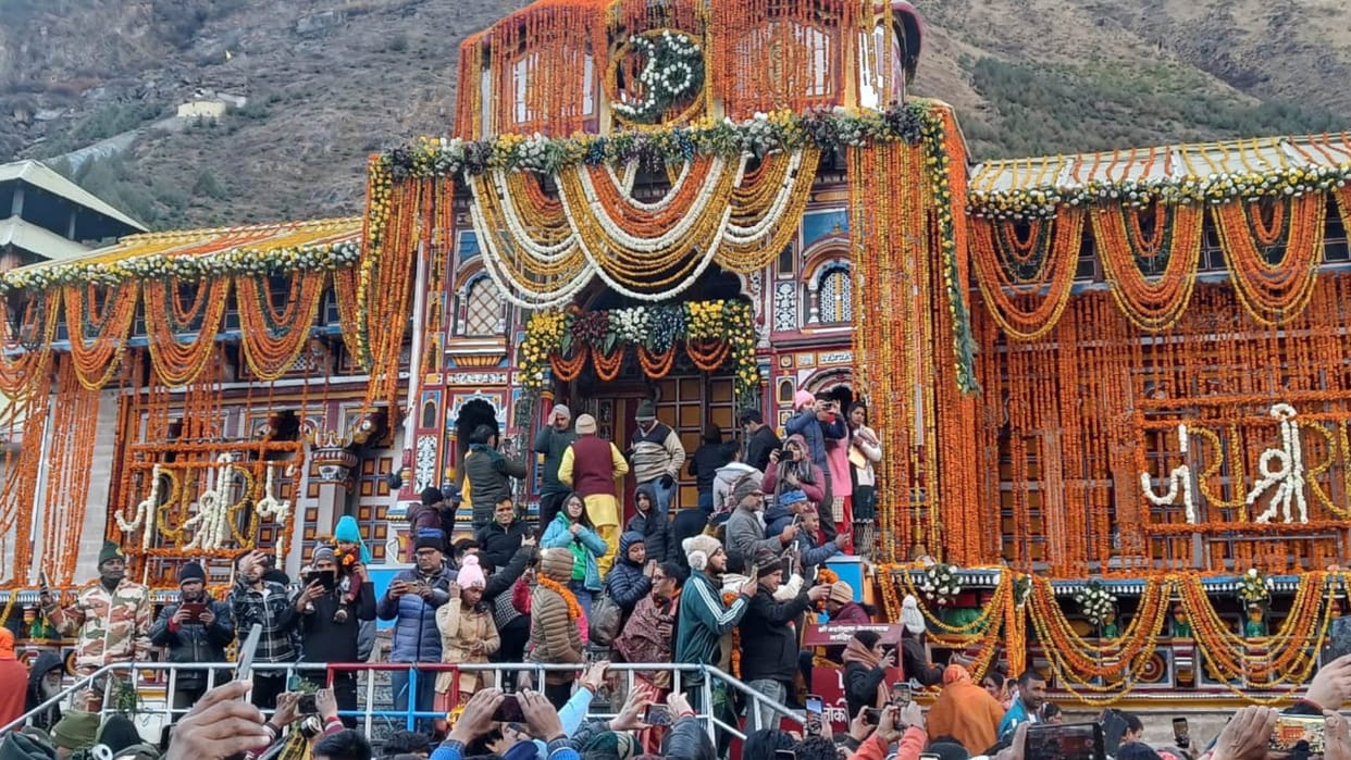 Badrinath Dham doors closed for winter today 18 November Char Dham Yatra also ends Uttarakhand news in hindi