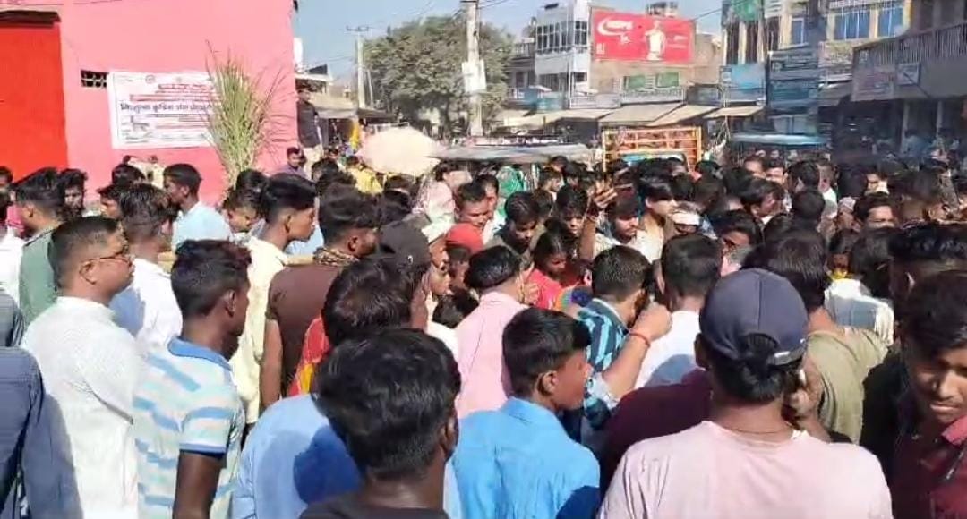 Bihar News: Youth murdered in Sitamarhi, criminals stabbed him to death; ruckus in protest