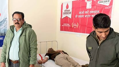 34 people earned virtue by donating blood in Tholang, Lahaul, organized by Amar Ujala Foundation