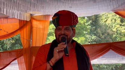 Gonda: भाजपा सांसद बोले - बचपन से ही दबंग हूं, आठवीं में दो बार फेल हुआ, धमकी देकर कॉपी लिखवाई तब पास हुआ BJP MP Brijbhushan Sharan Singh says I did cheating to pass eighth class exam.