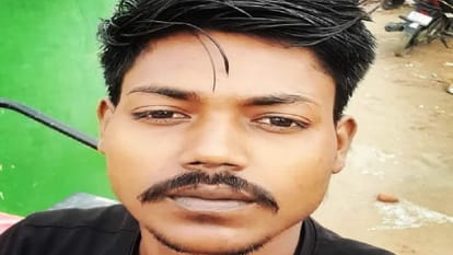 young man dead body found hanging from tree near the village in Pilibhit