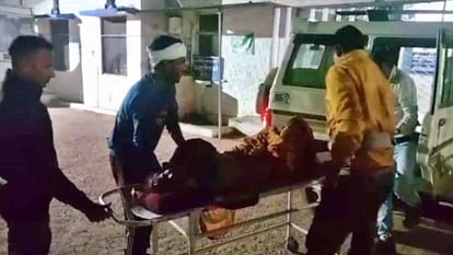 MP News: शिवपुरी में मतदान के बाद देर रात दो गुटों में खूनी संघर्ष; इलाज के दौरान तीन लोगों की मौत MP News: Three killed in firing between two groups in Shivpuri