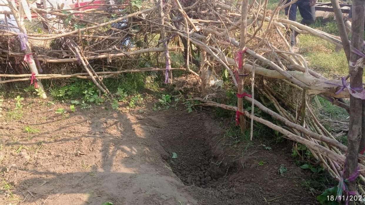 Husband killed wife and hid her body in deoria