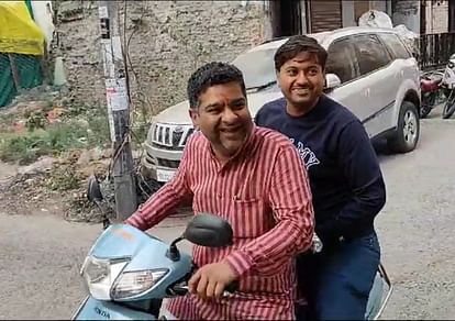 MP Election 2023: मतदान के बाद उम्मीदवारों ने उतारी थकान, किसी ने किया आराम, तो कोई देवदर्शन पर गया MP Election 2023: After voting, the candidates got tired, some took rest, some went to Devdarshan.