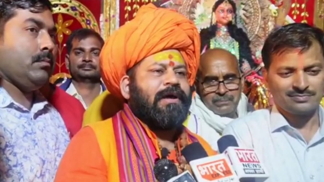 Mahant Rajudas says Swami Prasad Maurya's tongue should be cut down.