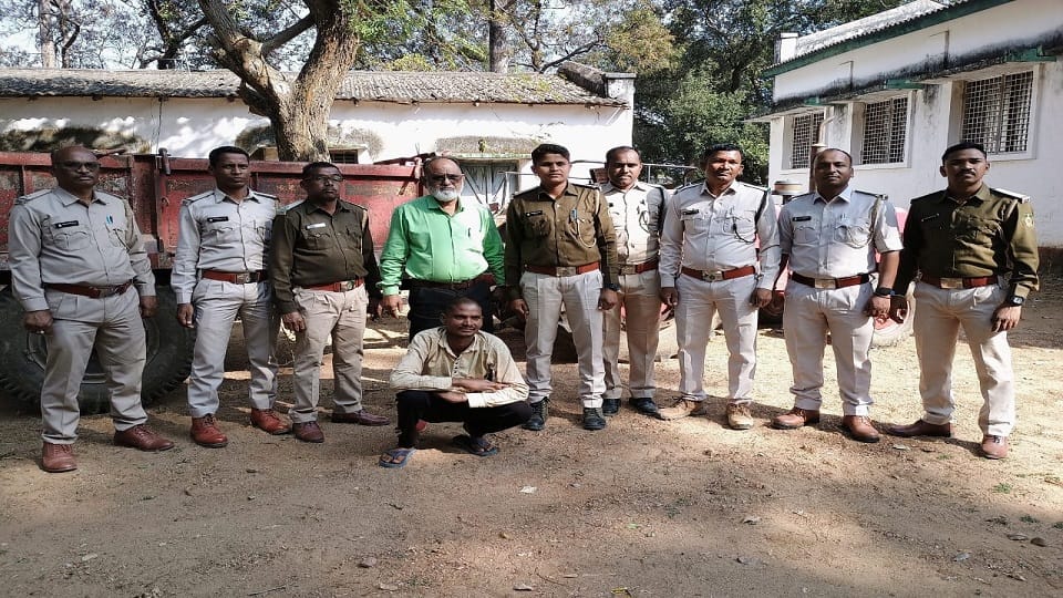 पुलिस की गिरफ्त में आरोपी