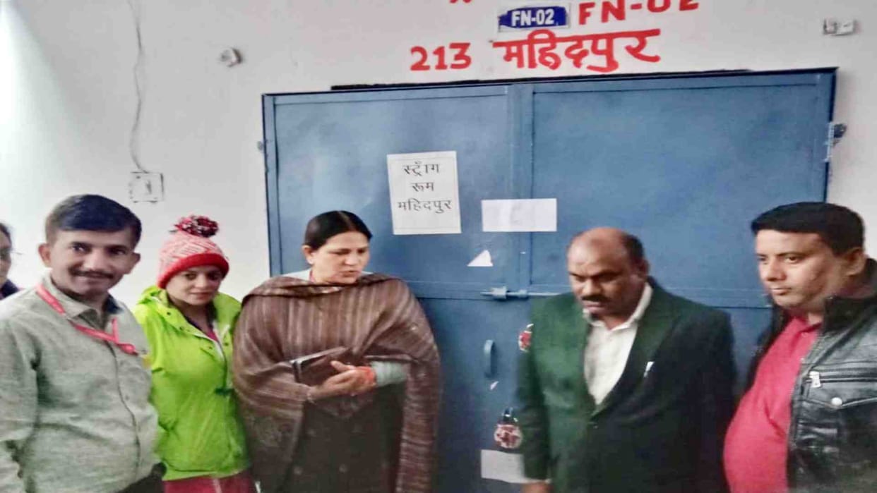 MP Election 2023: Work of collecting electronic voting machines continued throughout the night