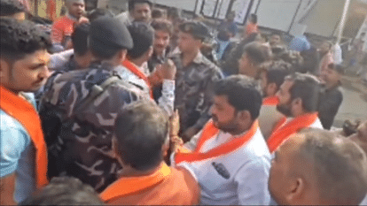 Viral Video: चल काम कर तेरा... संजय शुक्ला और कैलाश विजयवर्गीय में सड़क पर तनातनी kailash vijayvargiya sanjay shukla viral video