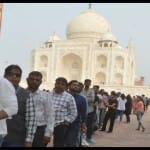 Agra: ताजमहल निहारने पहुंचे 35 हजार पर्यटक, मुफ्त में मिला प्रवेश