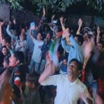 मोहम्मद शमी के विकेट लेने के बाद उत्साहित ग्रामीण
