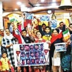 मुरादाबाद में जश्न मनाते लोग