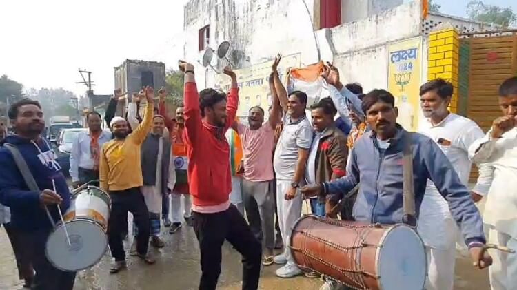 IND vs AUS Final: शमी के गांव में ढोल नगाड़ों संग पहुंचे लोग, भांगड़ा के साथ मैच का इंतजार, उत्साह की वीडियो