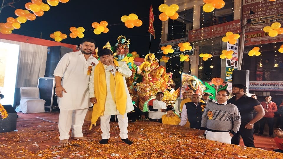 People danced to the hymns of Sanjay Kala in Bhagwati Vishal Devi Jagran
