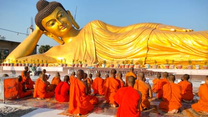 Buddhist monks performed worship for India's victory, Buddhist monks sitting with placards in their hands