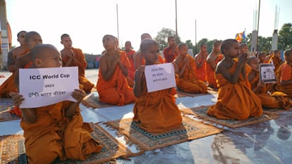 Buddhist monks performed worship for India's victory, Buddhist monks sitting with placards in their hands
