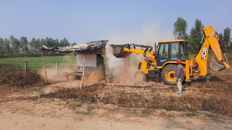 BDA team runs bulldozer on illegal colonies in Bareilly
