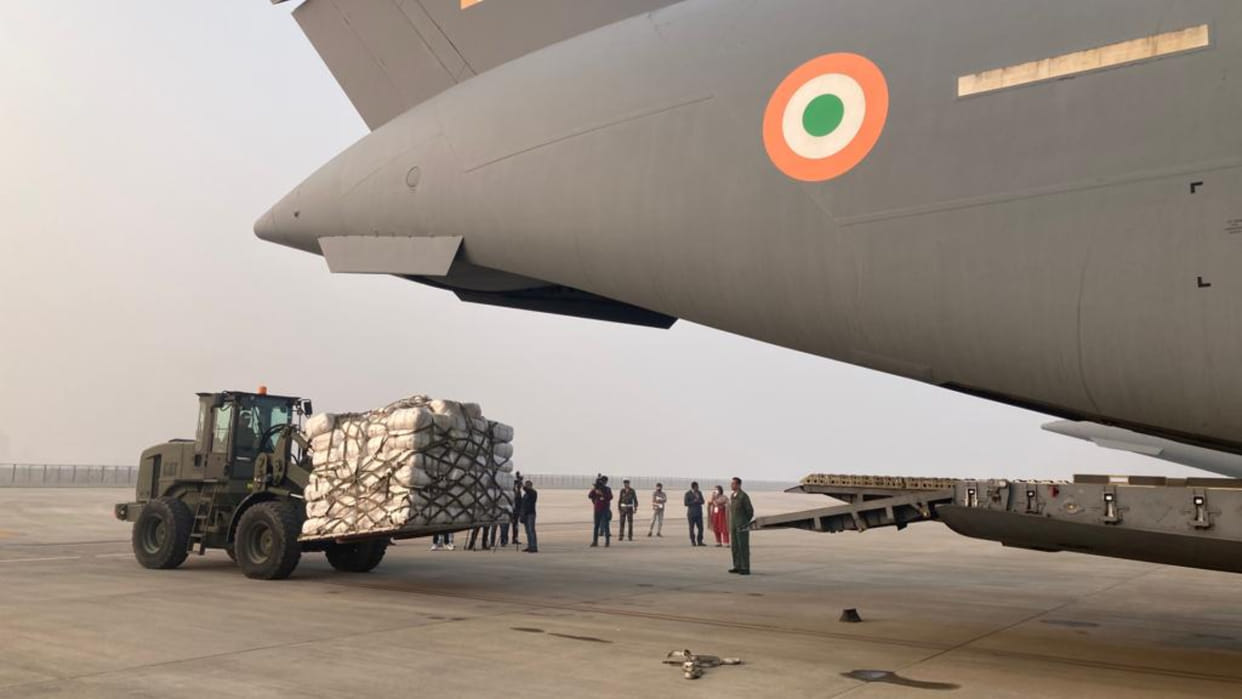 Second Air Force plane leaves El Arish airport with emergency aid