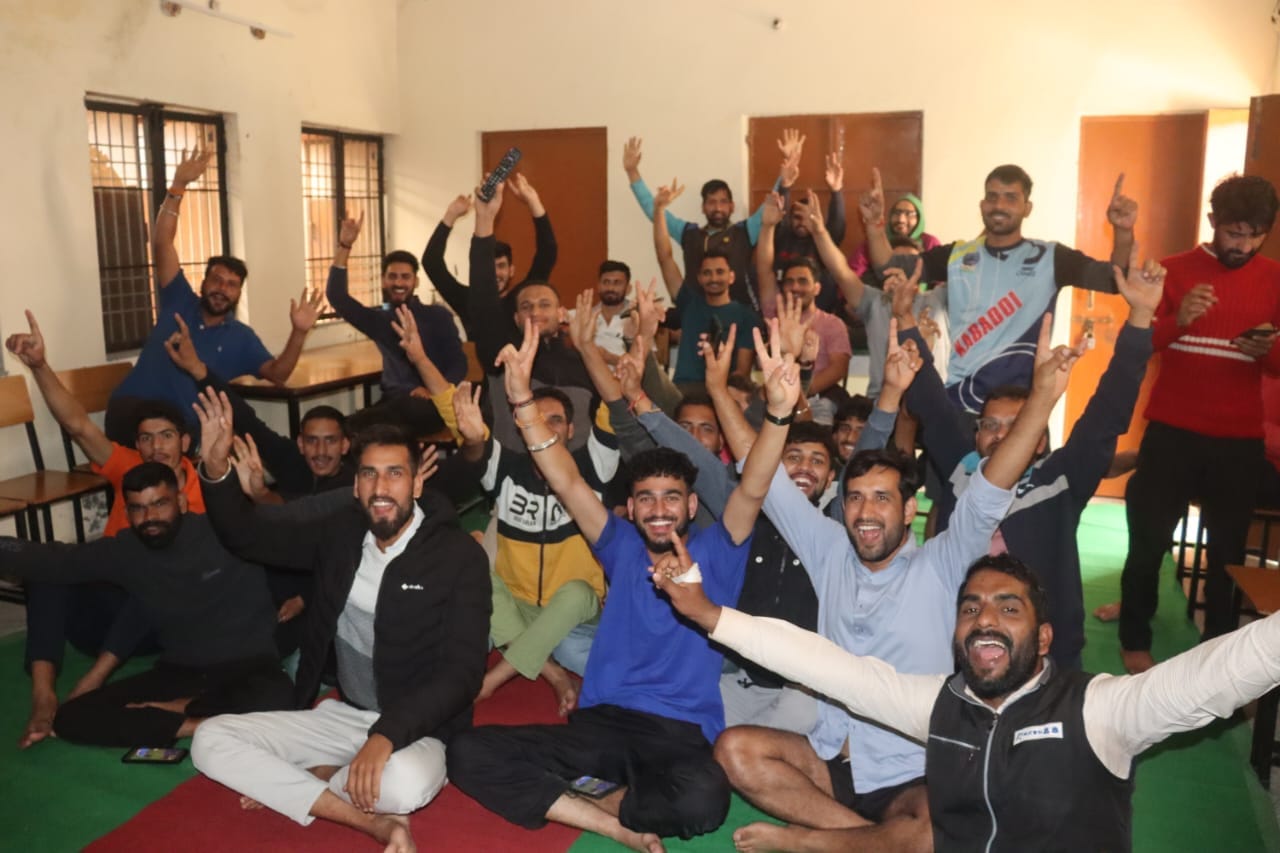 World Cup 2023 IND vs AUS Final Crows on shoes after match start free tea is offered in Photos