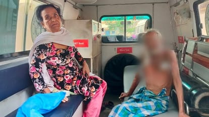 Old man clothes caught fire due to spark while smoking beedi in Bareilly