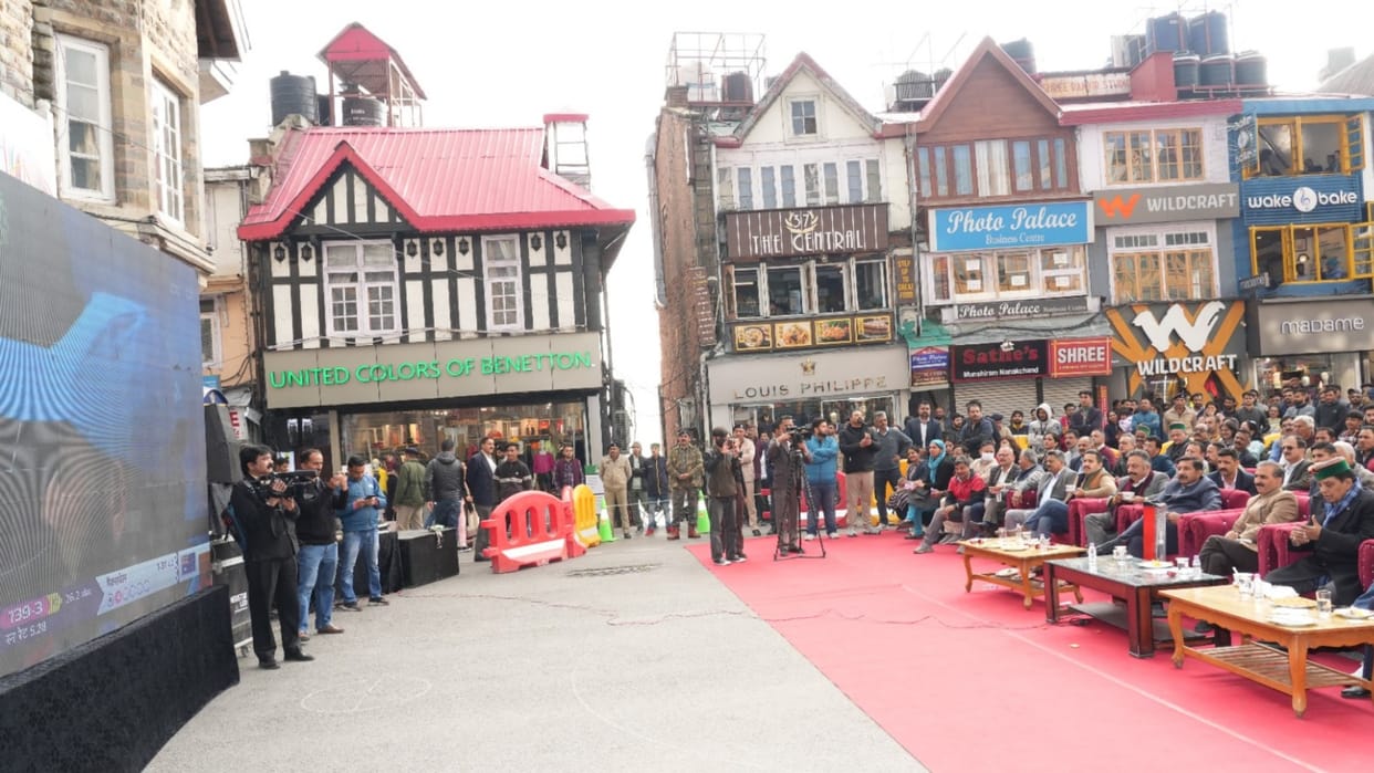 CM Sukhvinder Singh Sukhu join citizens to watch  Cricket World Cup final at the Mall
