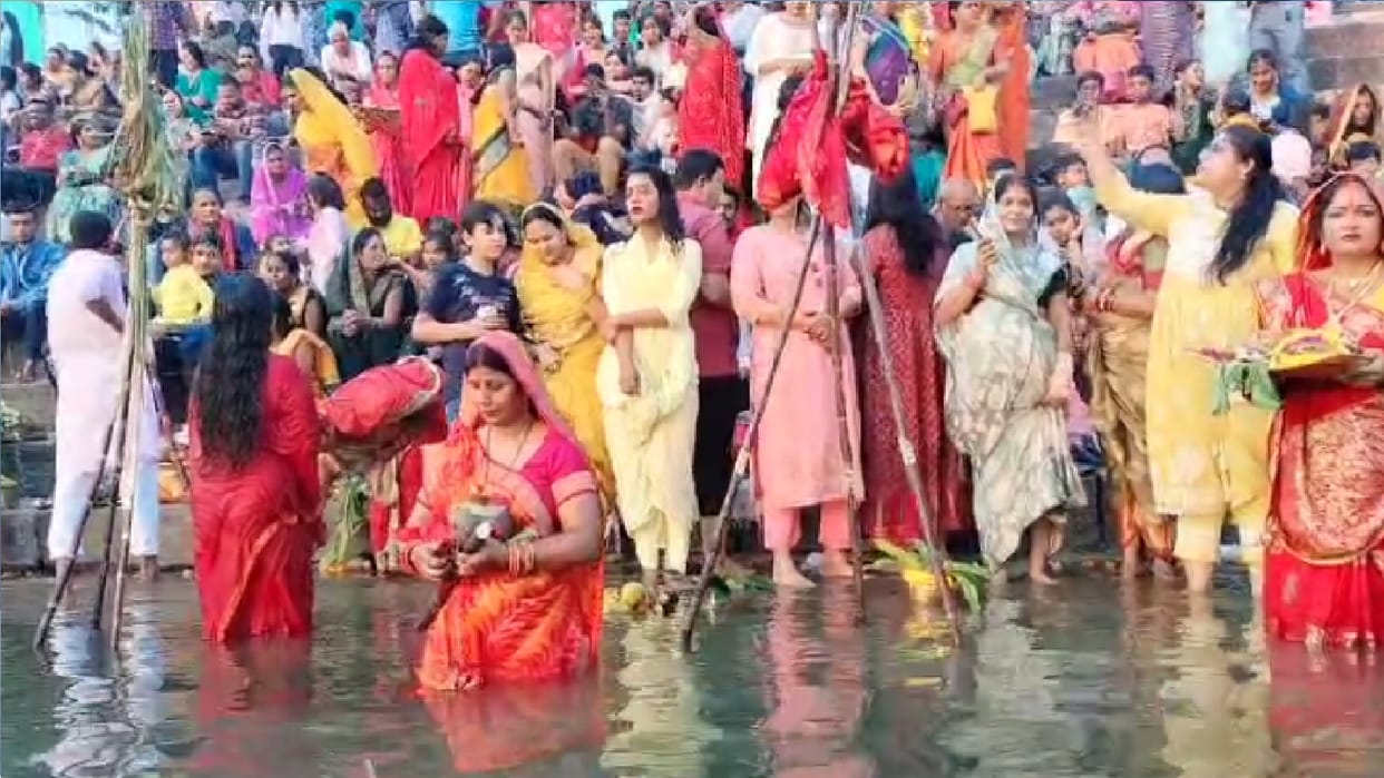 Chhath Puja 2023: Chhath festival celebrated in Mahadevghat; Fasting women offered Arghya to setting sun