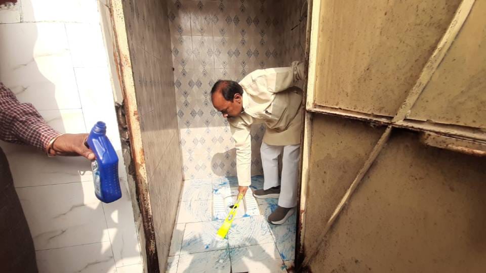 BJP MLA Virendra Singh Lodhi cleaned community toilet in Etah