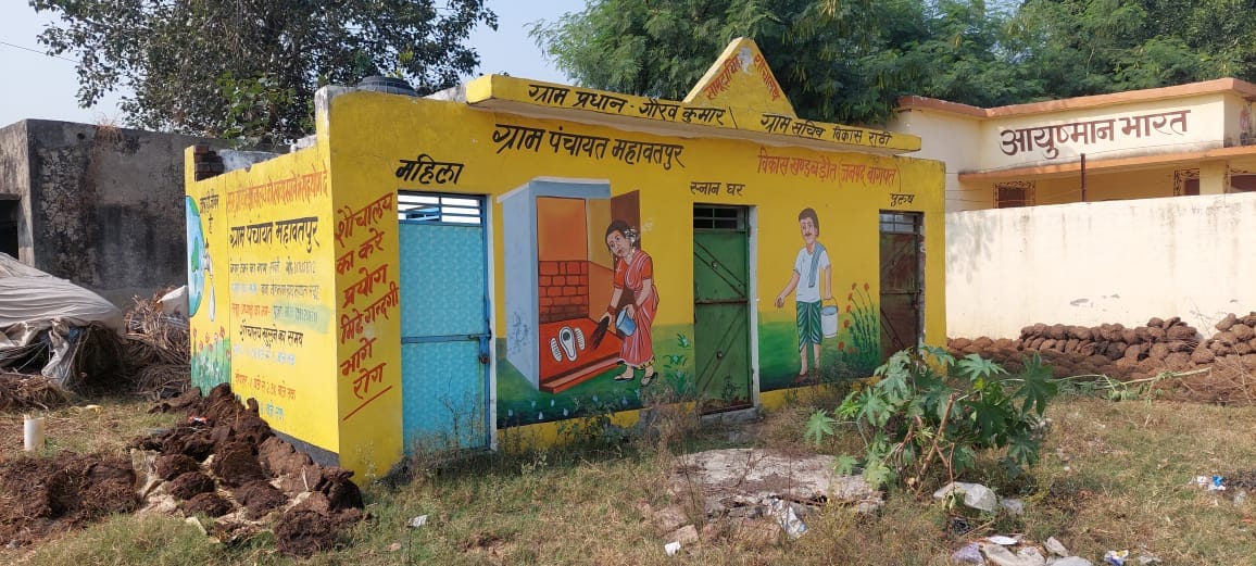 World Toilet Day: Thousands of claims for cleanliness, locks are hanging on public toilets, sewer tanks broken