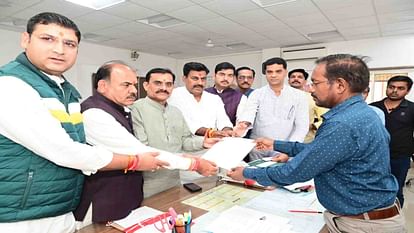 MP Election 2023: राजनगर के मामले में भाजपा पहुंची चुनाव आयोग, झूठे प्रकरण बनाए जाने की कही बात MP Election 2023: BJP reaches Election Commission in Rajnagar violence case