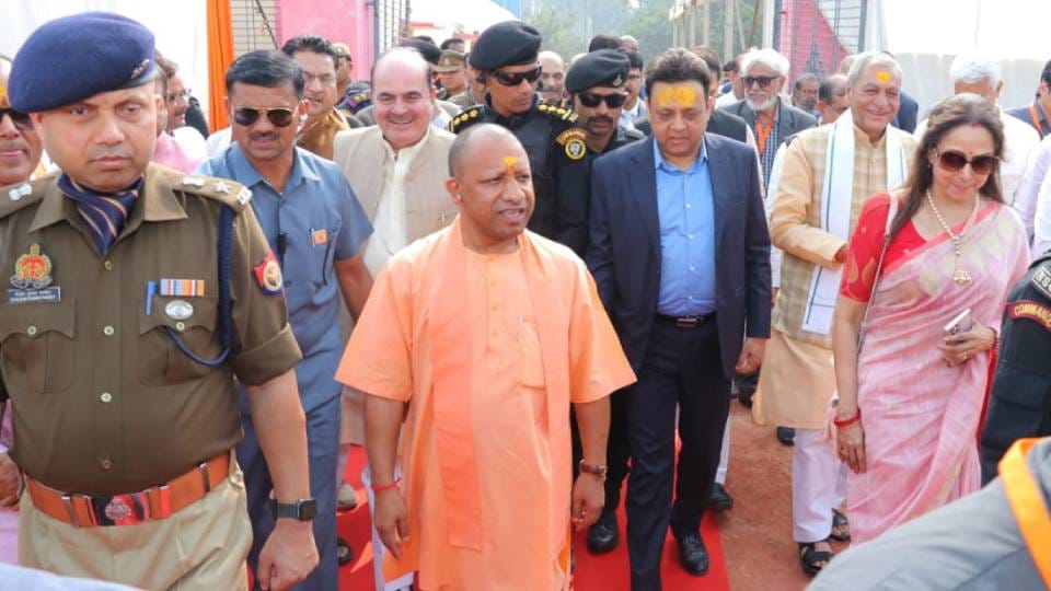 CM Yogi reached Shri Krishna Janmabhoomi and Dwarkadhish Temple in Mathura